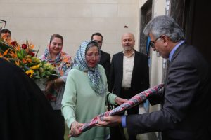 بانوی تفرشی ملک میلیاردی خود را وقف ایجاد درمانگاه در رشت کرد