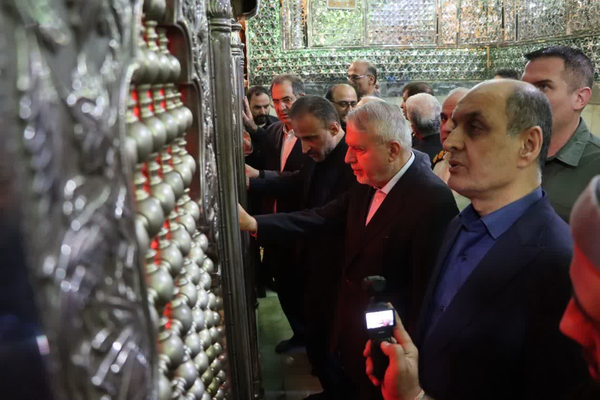 ادای احترام وزیر میراث فرهنگی به شهدای جنگ 12 روزه در آستانهاشرفیه 1